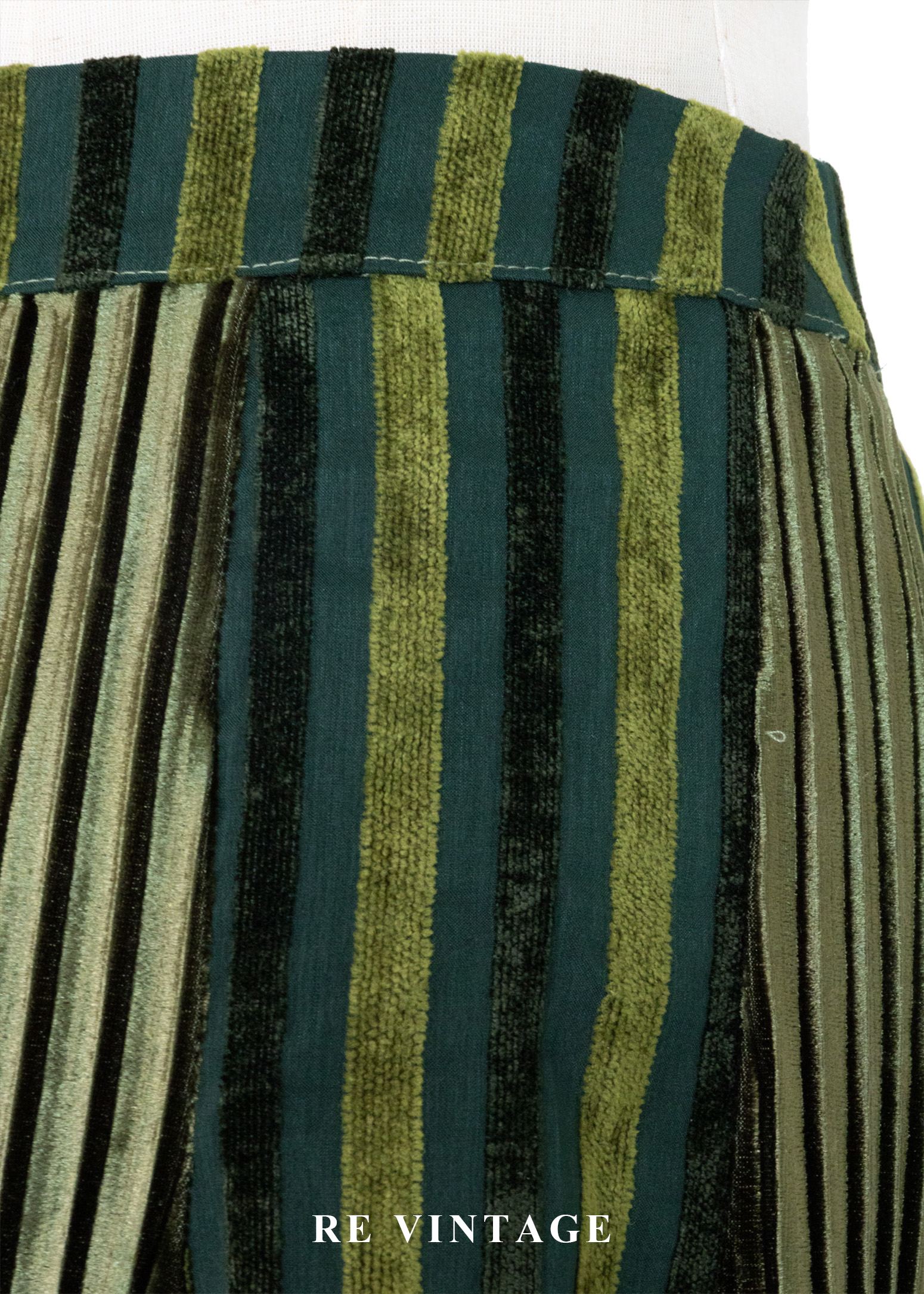 墨綠線條優雅波動光短裙(25")5