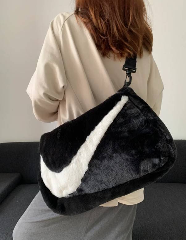 Nike 毛絨絨飛人款托特包