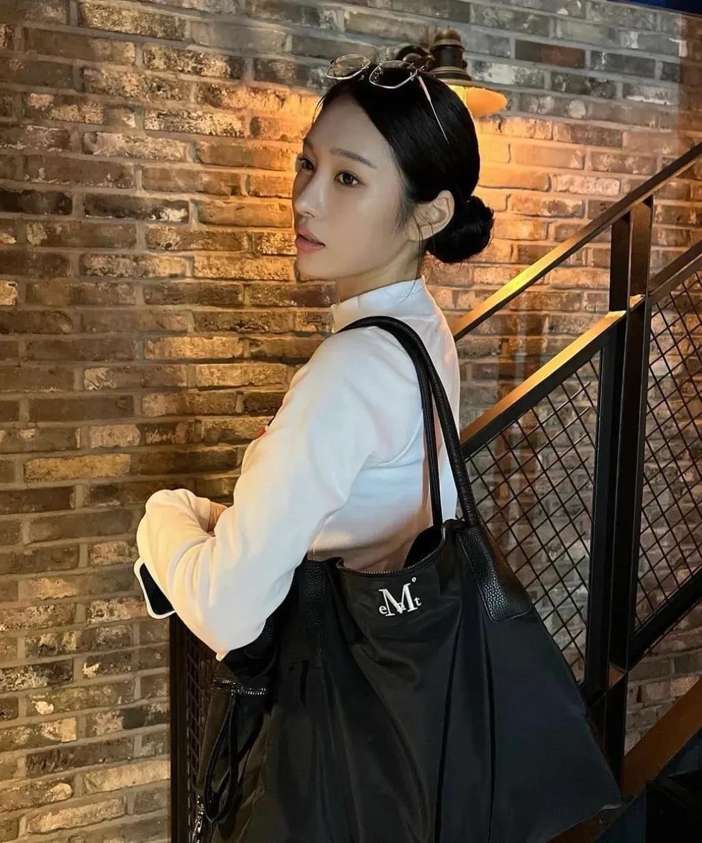 韓國🇰🇷 MUCENT 刺繡 Logo 4-Way 包