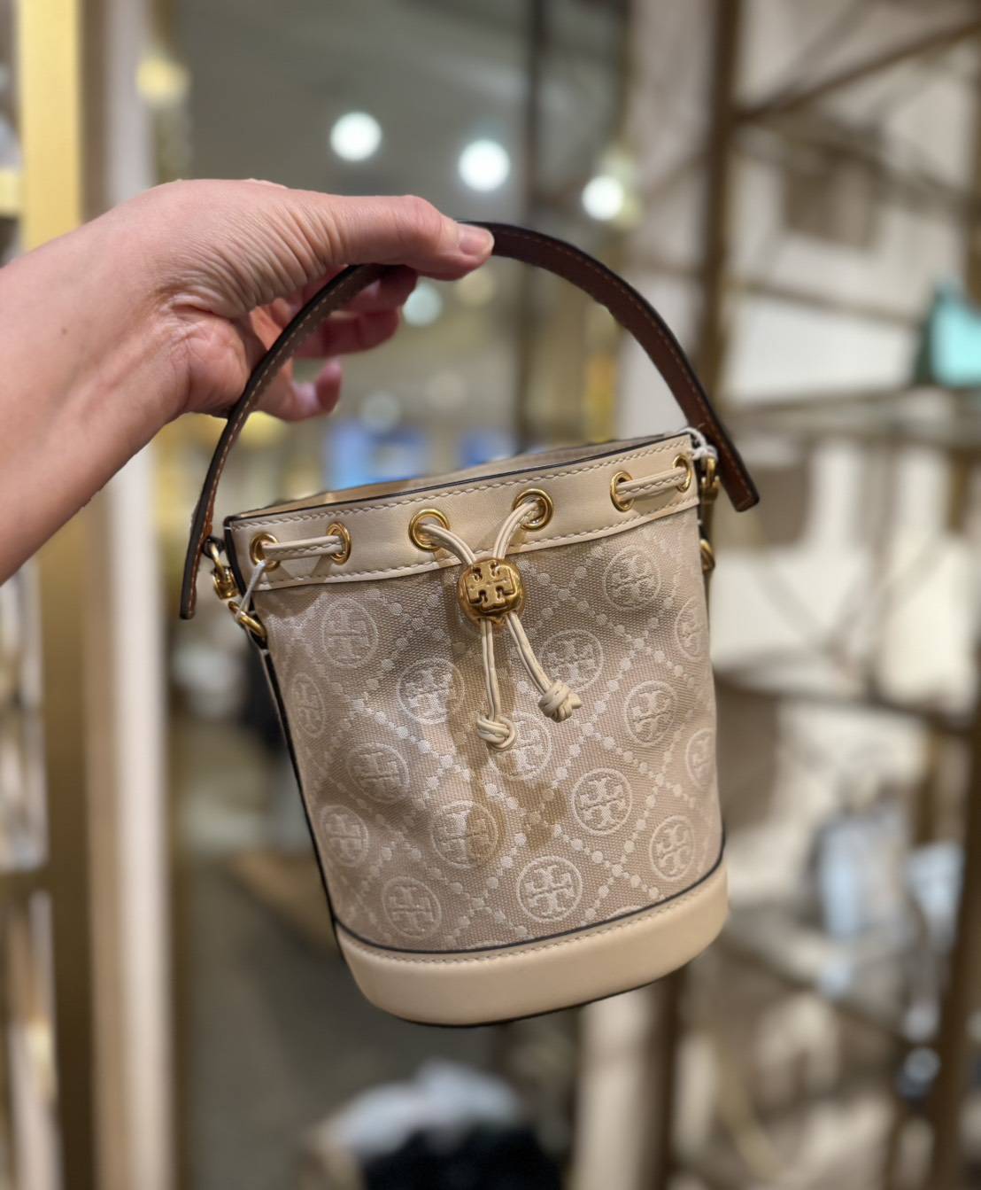 🇺🇸 Tory Burch 專櫃款 經典白色拼老花迷你水桶包(已匯款訂金) 🇺🇸 Tory Burch 專櫃款 經典白色拼老花迷你水桶包(已匯款訂金)