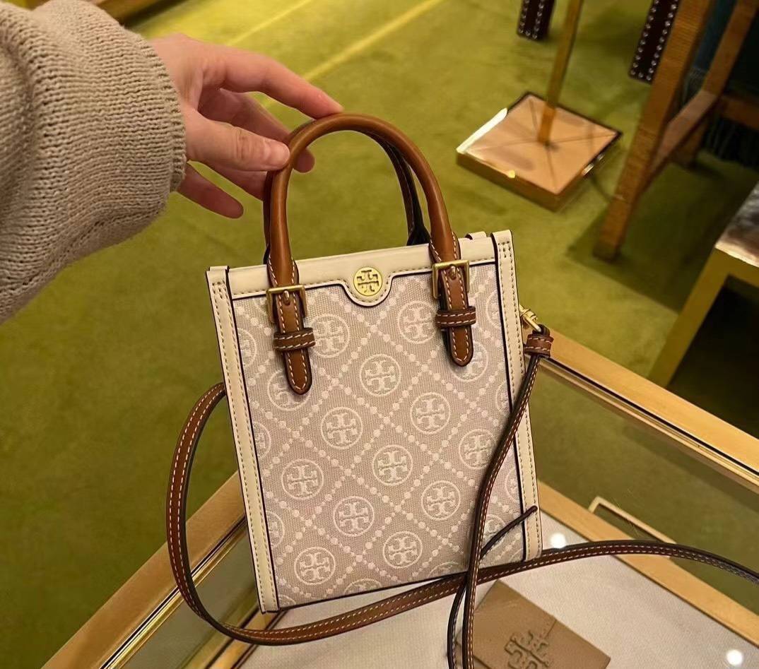 🇺🇸美國代購— Tory Burch 專櫃款 T Monogram 琴譜包 杏仁白(已匯款訂金) 🇺🇸美國代購— Tory Burch 專櫃款 T Monogram 琴譜包 杏仁白(已匯款訂金)