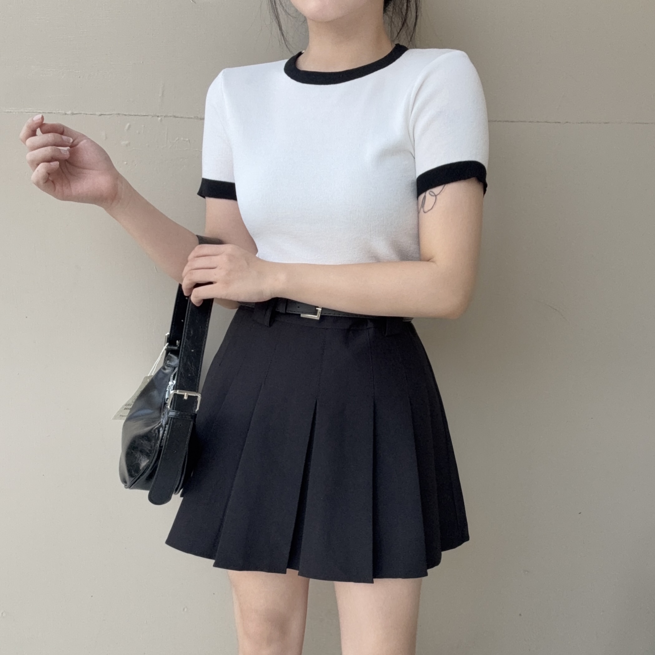 黑白撞色薄針織短袖