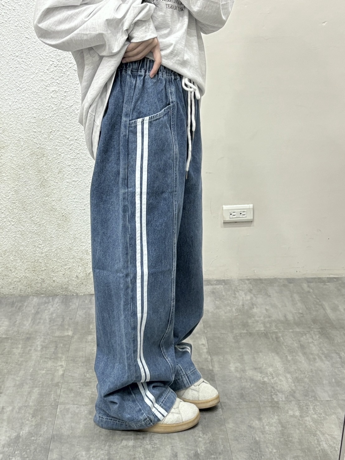 正韓-兩條線抽繩挺牛仔大寬褲