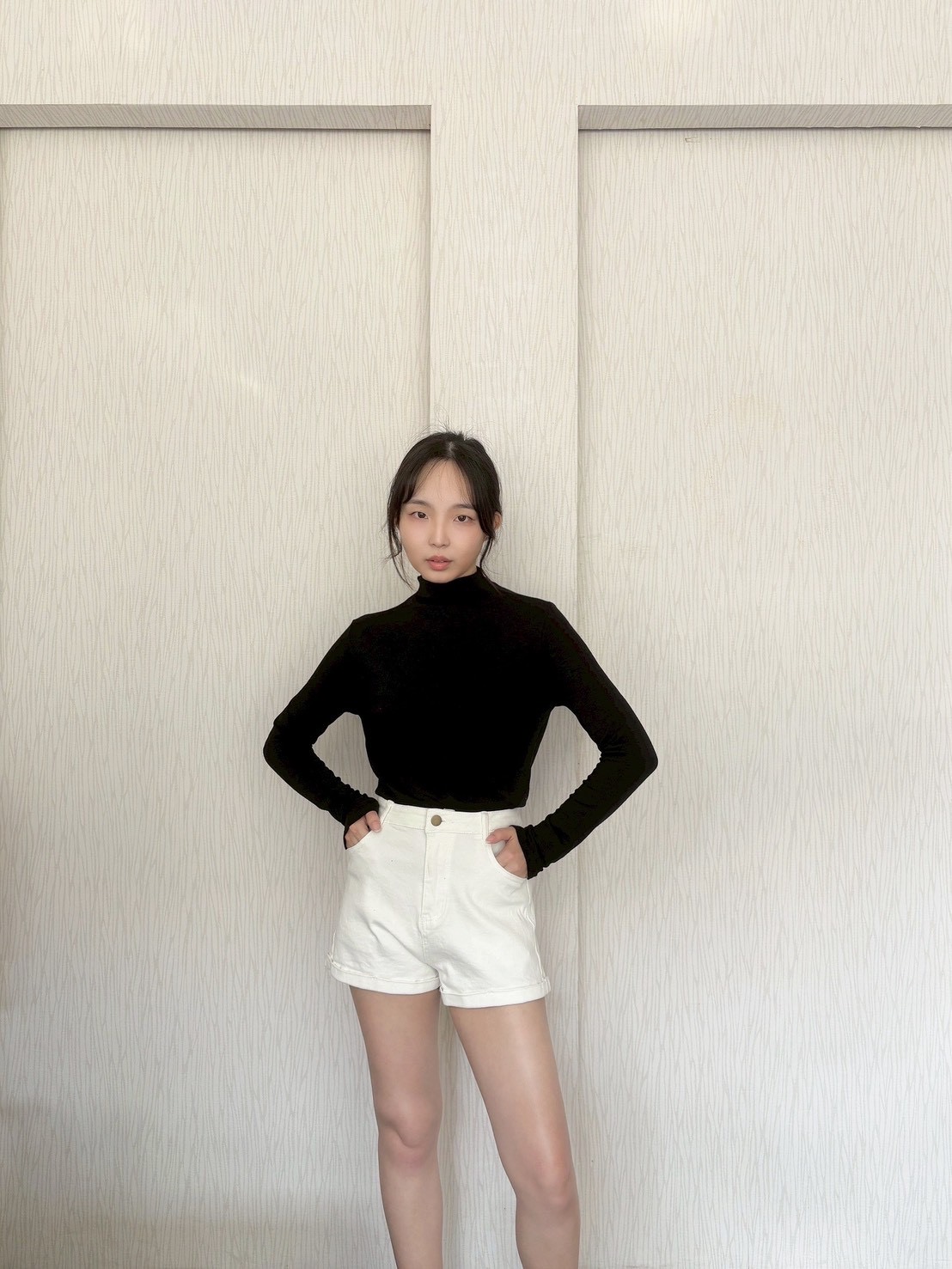 羊絨微立領上衣