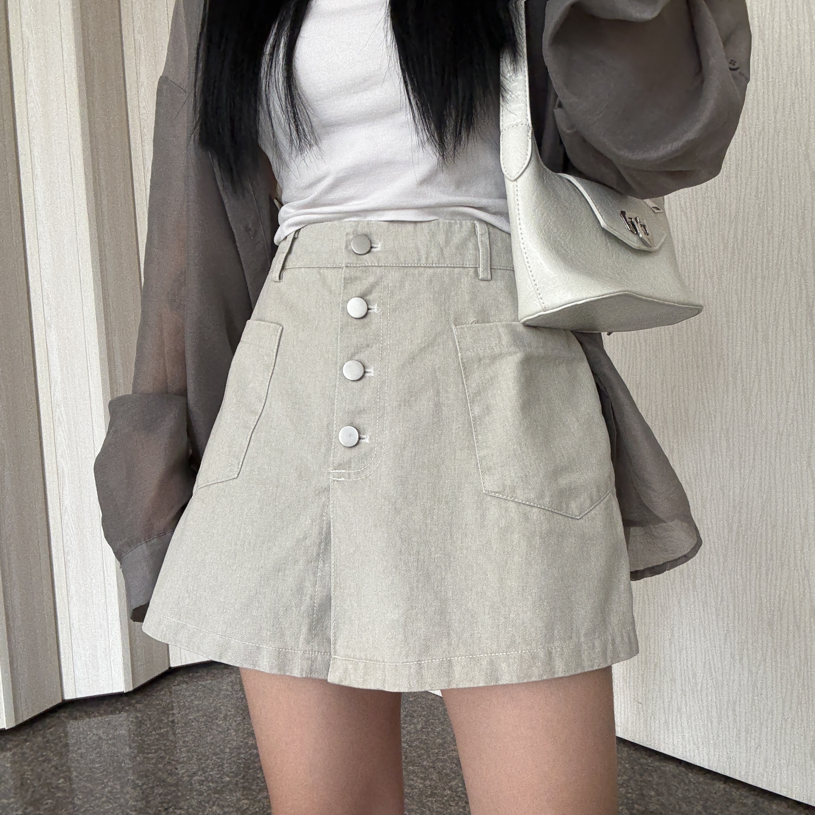 水洗色雙口袋排扣短褲