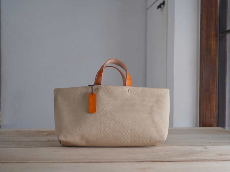 【福利品】56 . 托特包 淡奶綠  65折