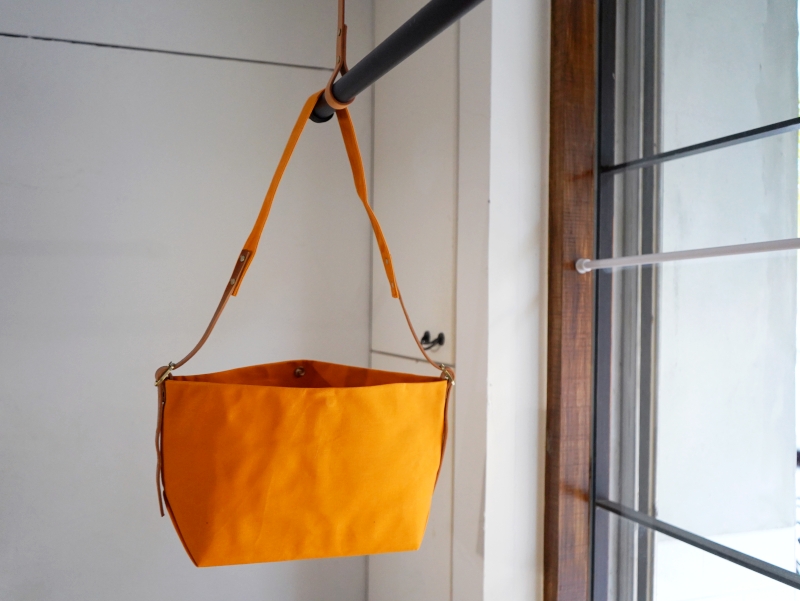 【福利品】41. 肩背包 柑仔黃  5折