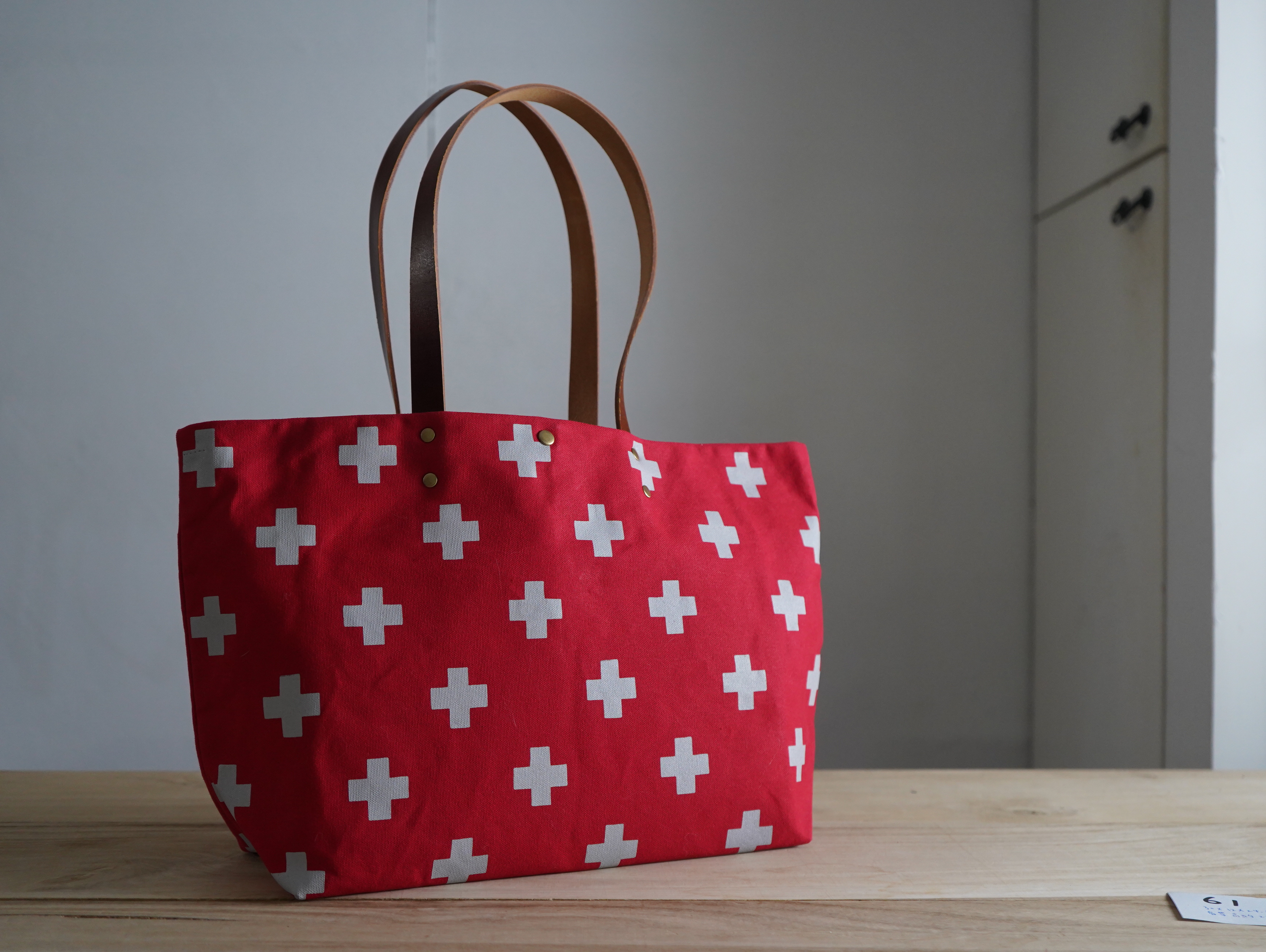 【福利品】61. 大托特包 赤峰清香紅十字  5折