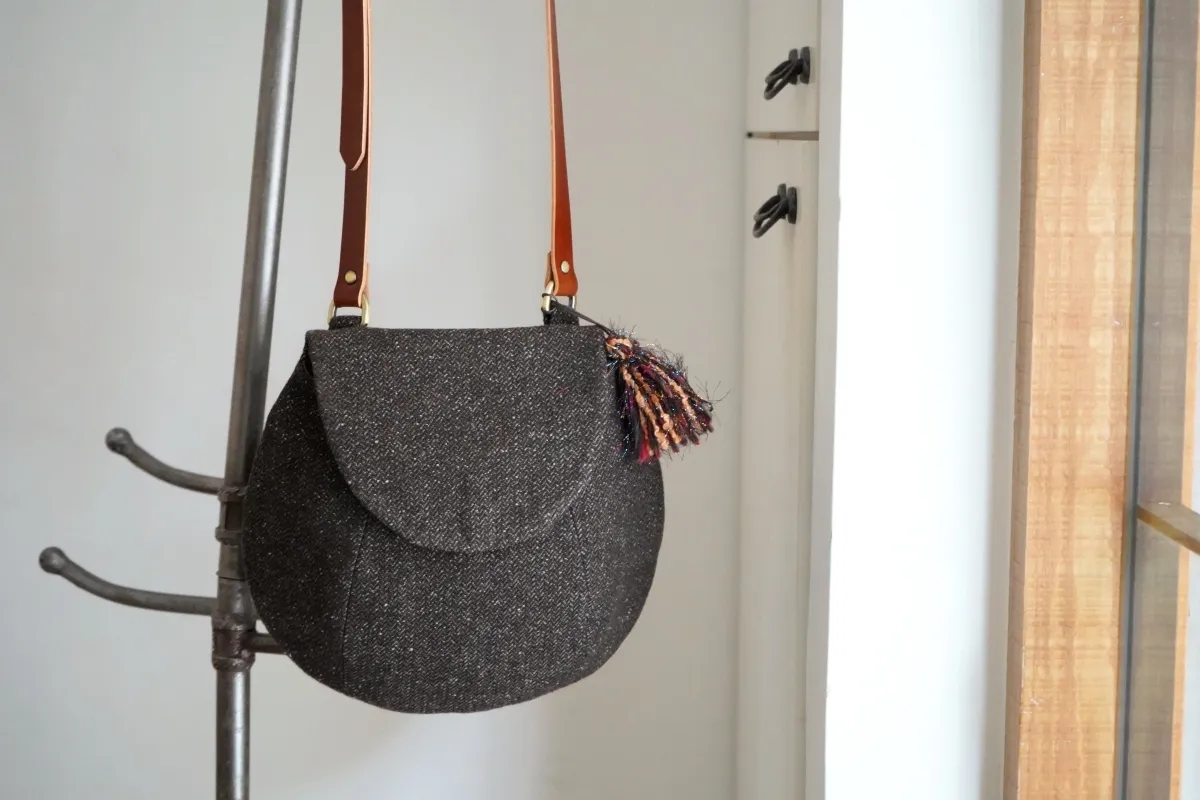 DIY材料包：毛球肩背包