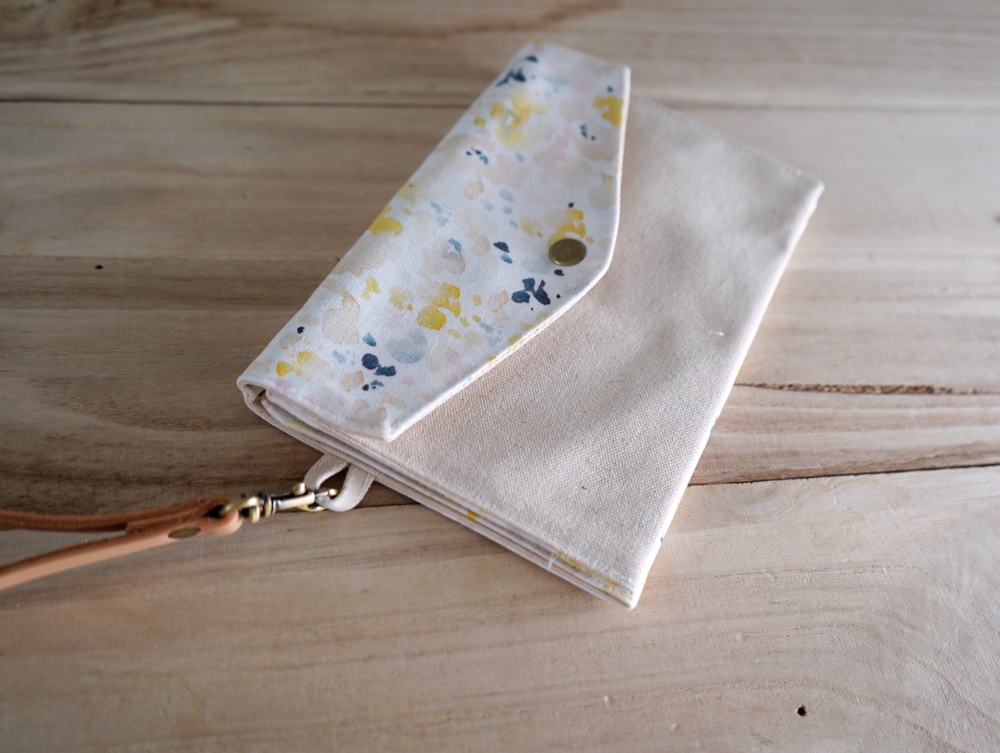 【福利品】10. 手拿小包 生成白 6 折