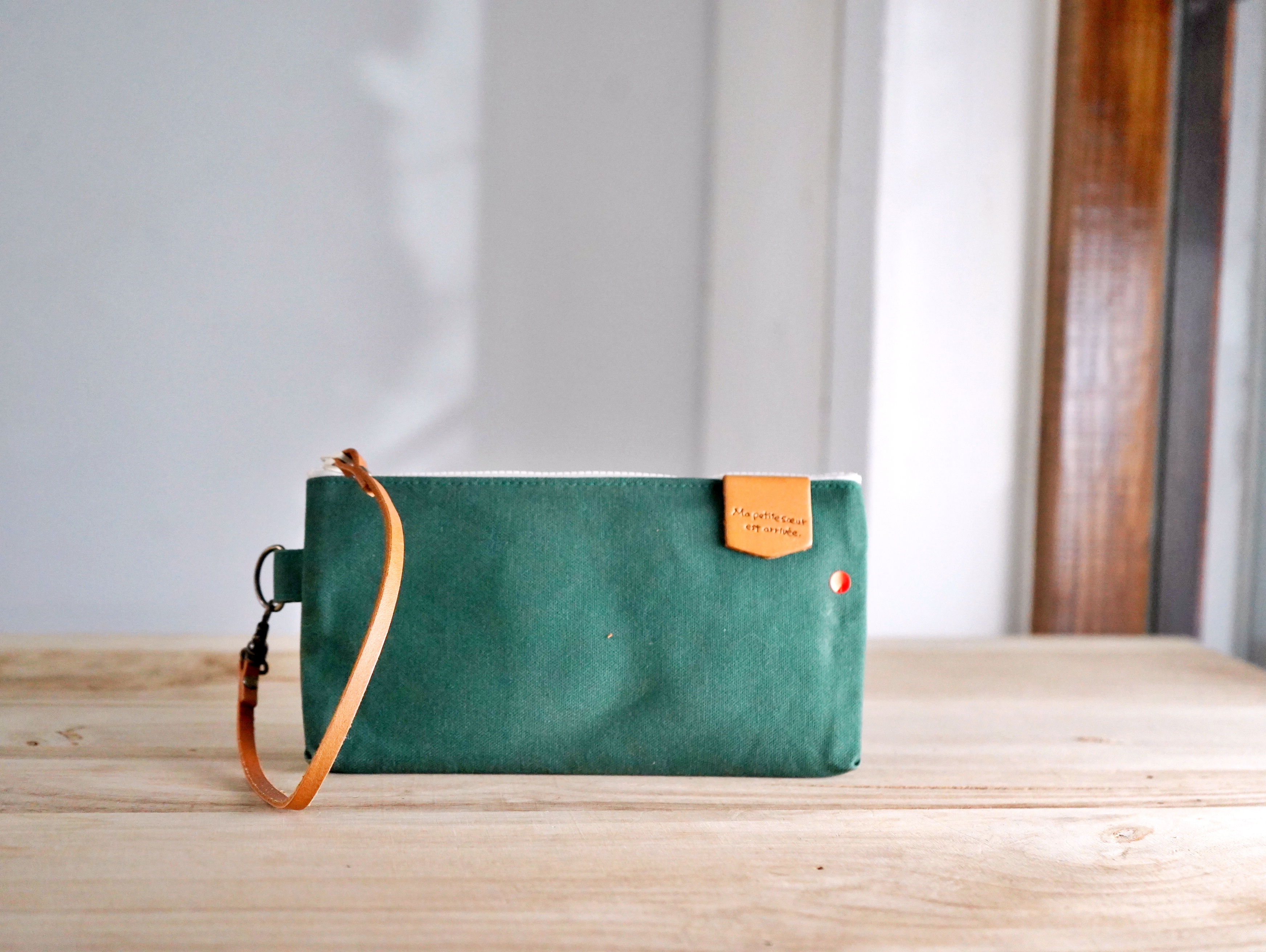 【福利品】13. 來一手手機包 森林綠 5 折