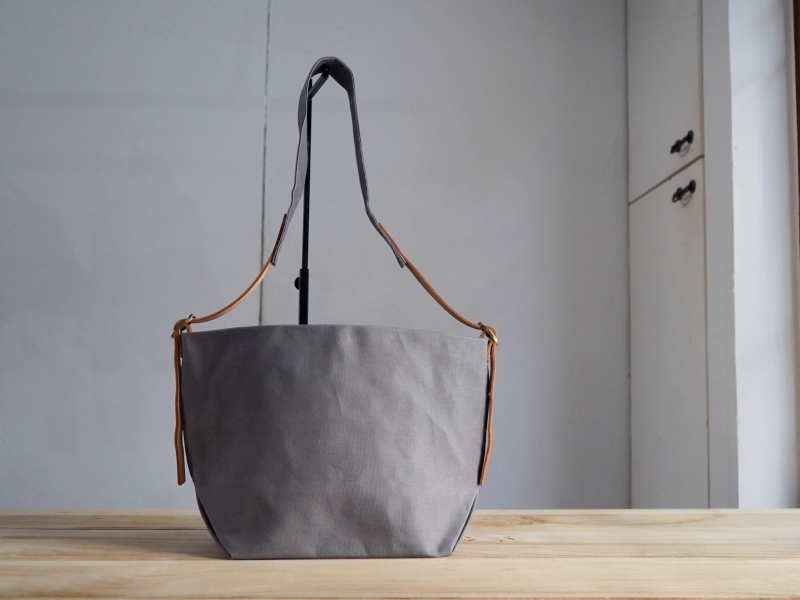 【福利品】40. 肩背包 岩灰  5折