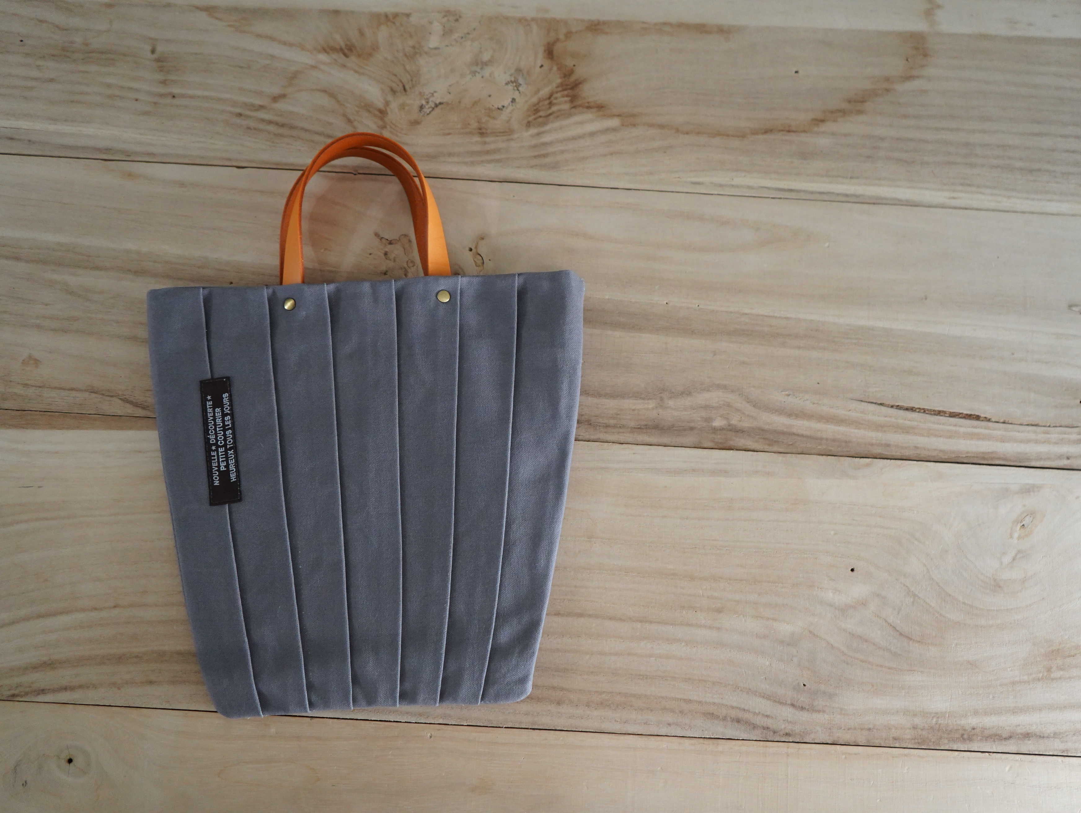 【福利品】82. 皺褶扁包 岩灰 5 折