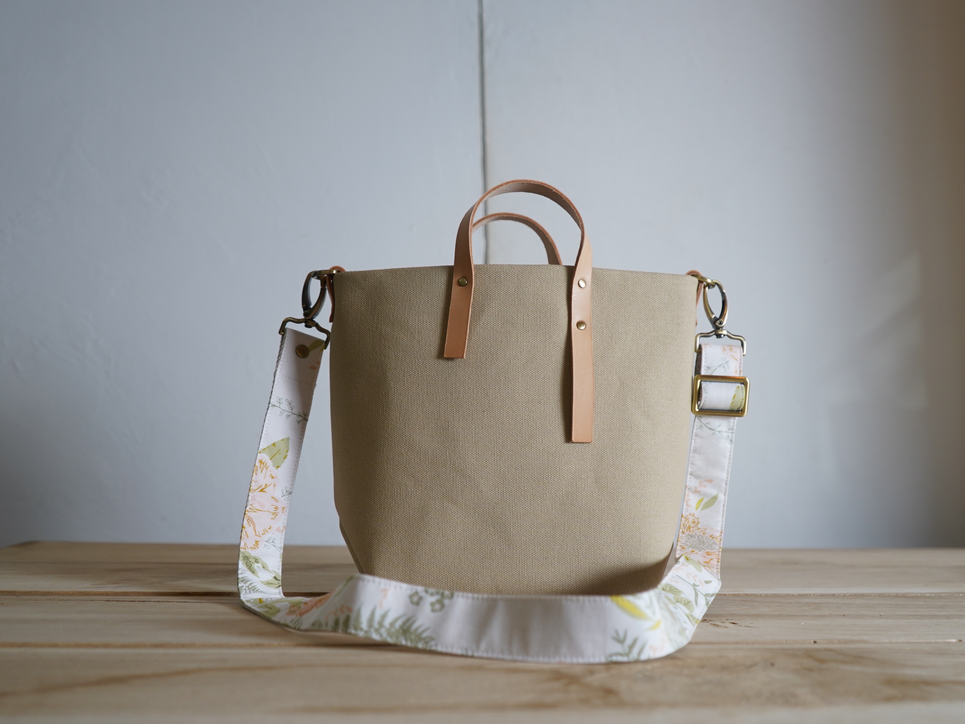 【福利品】79. 托特包 淡奶綠  6折