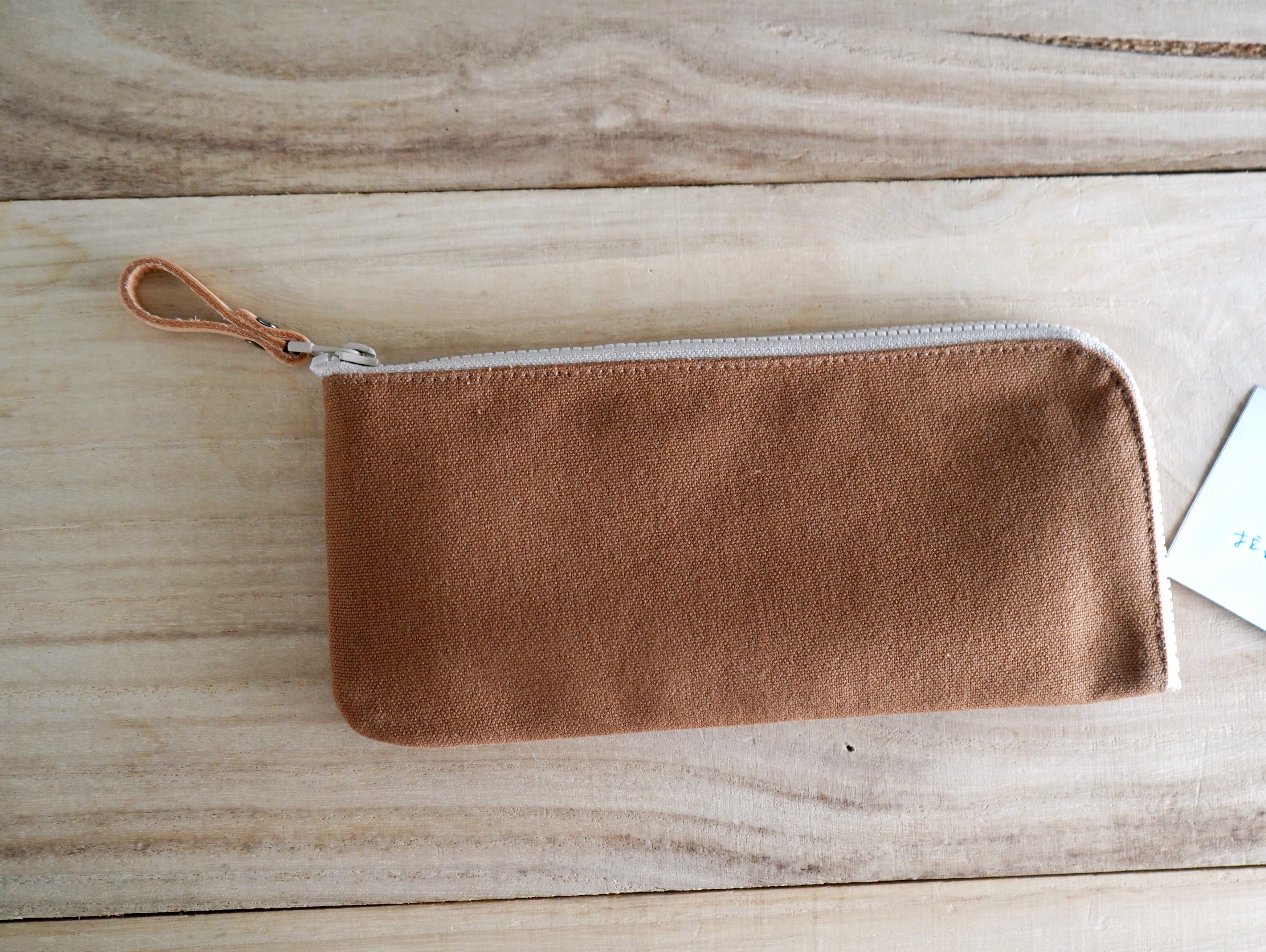 【福利品】21. 豆腐中夾 茶褐  5 折