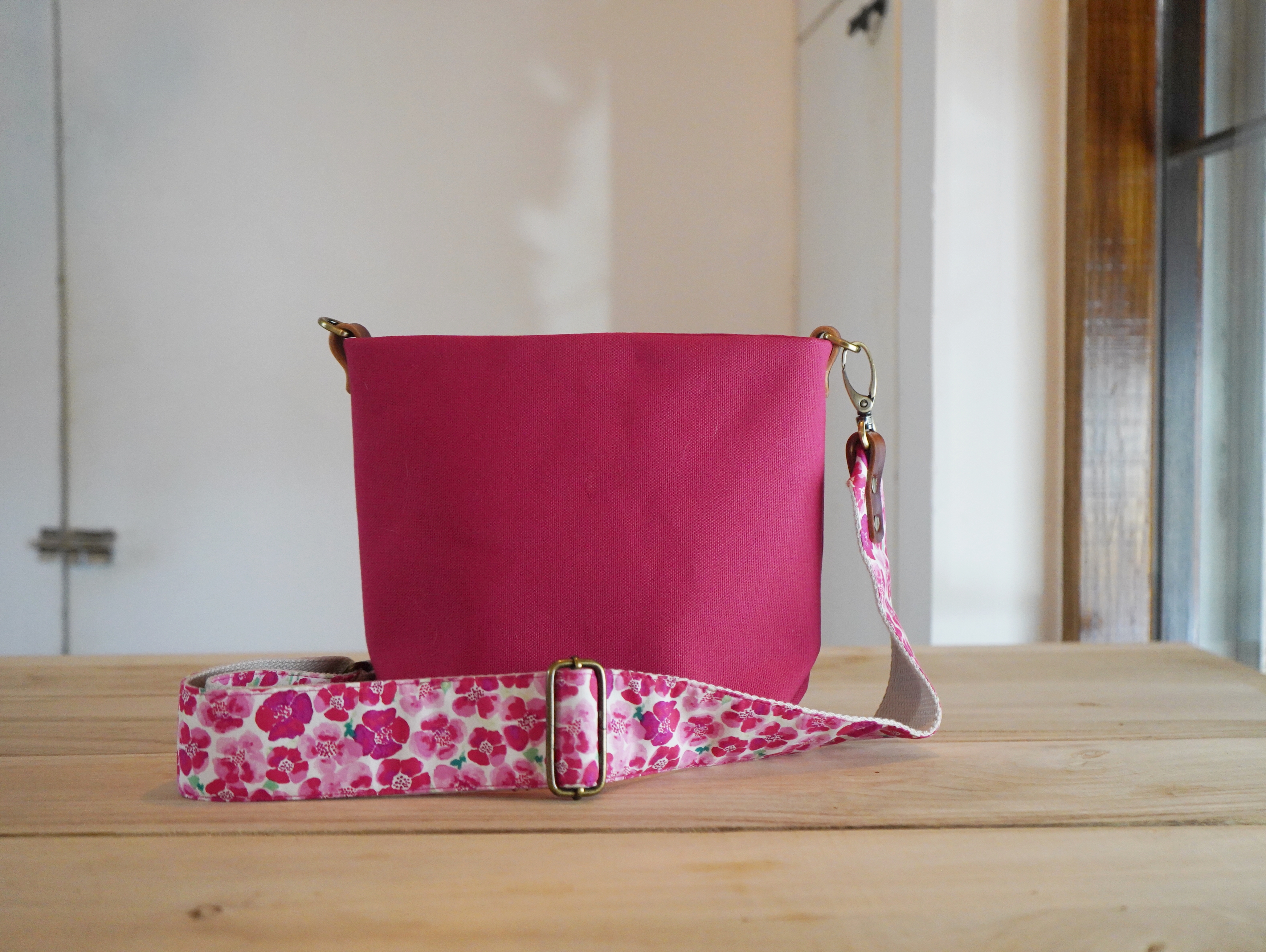 【福利品】74. 水桶包 桃紅  5折