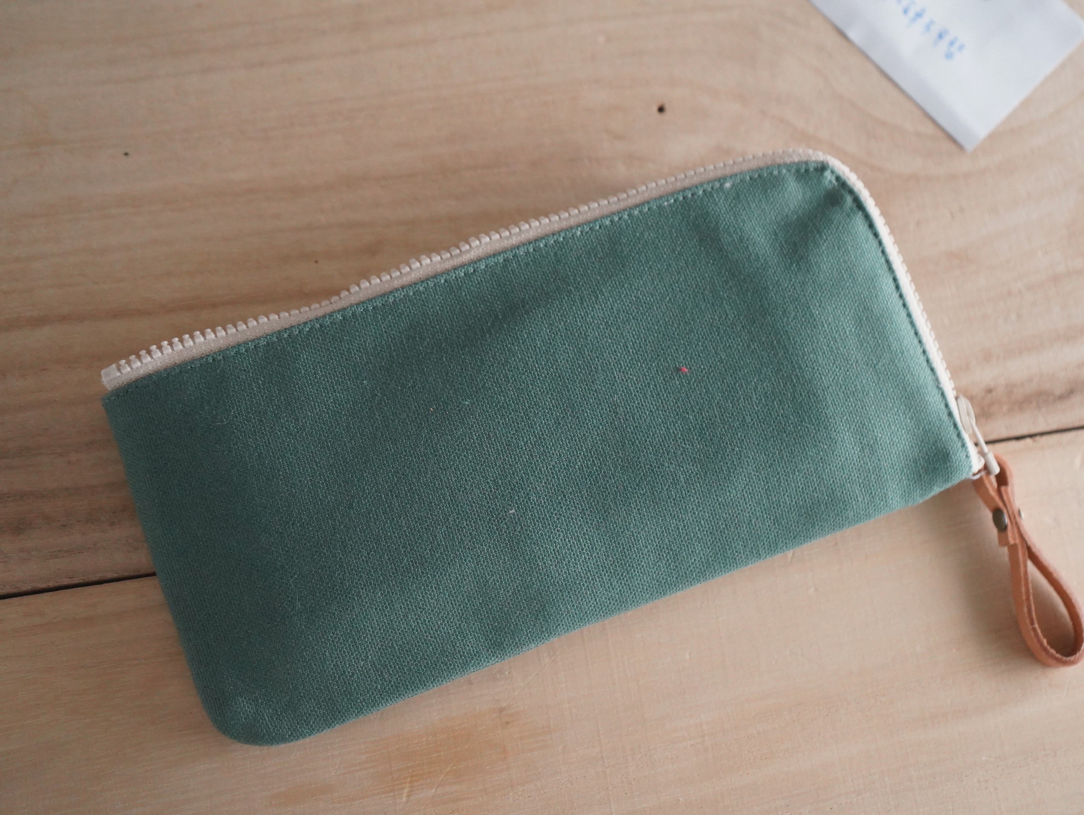 【福利品】20. 豆腐中夾 湖水藍綠 5 折