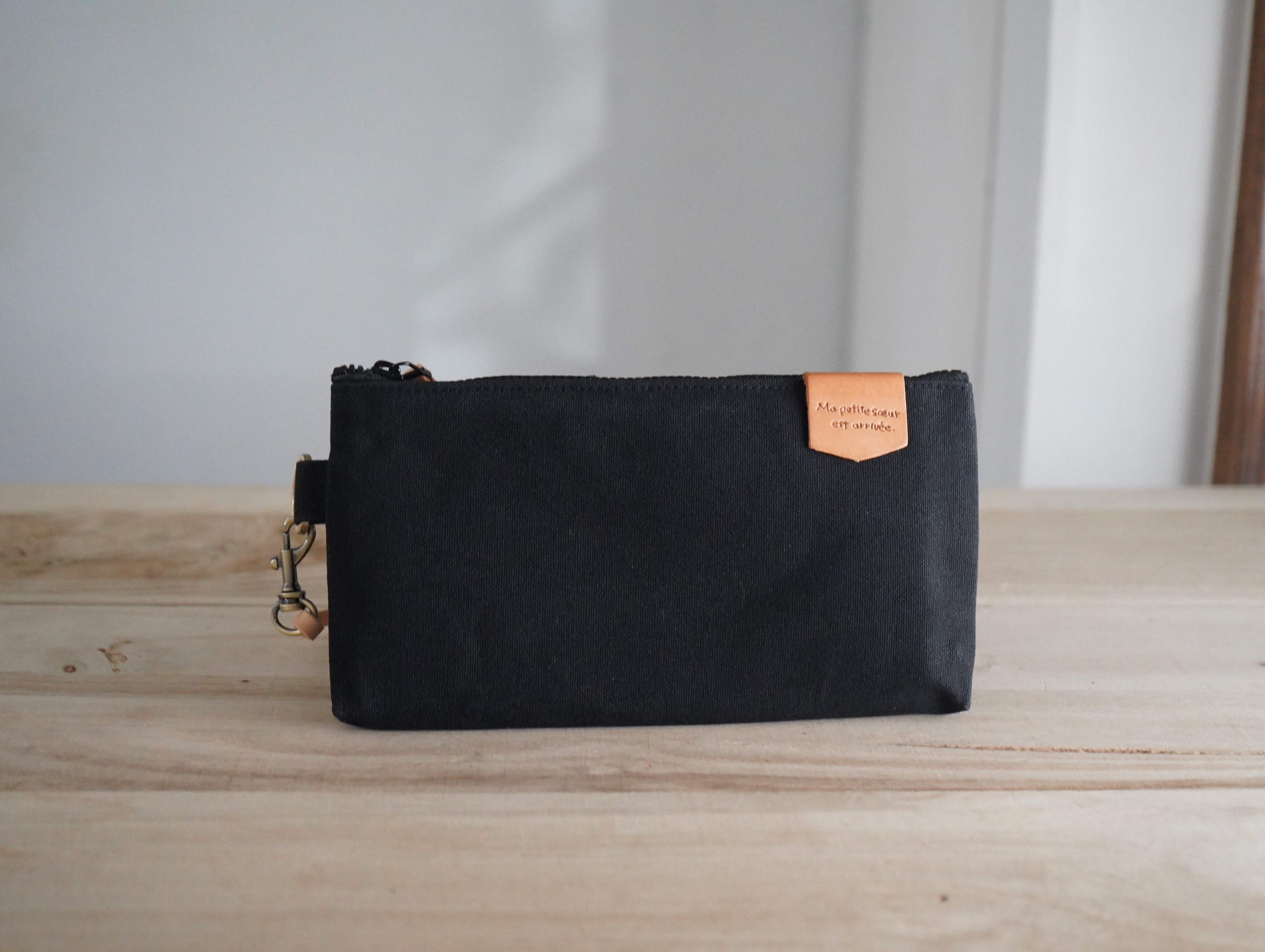 【福利品】11. 來一手手機包 黑 7  折