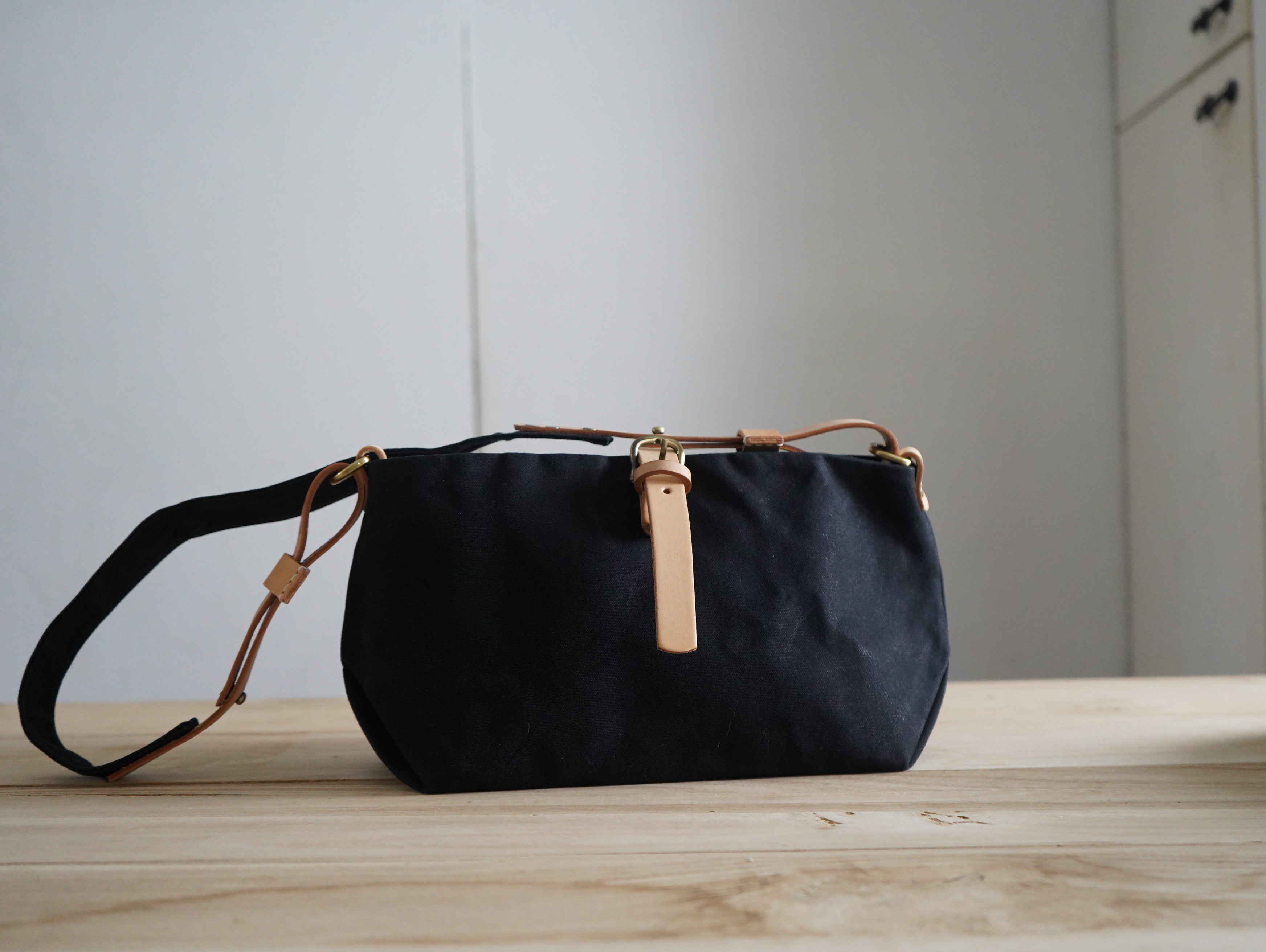 【福利品】44. 肩背包 黑  5 折