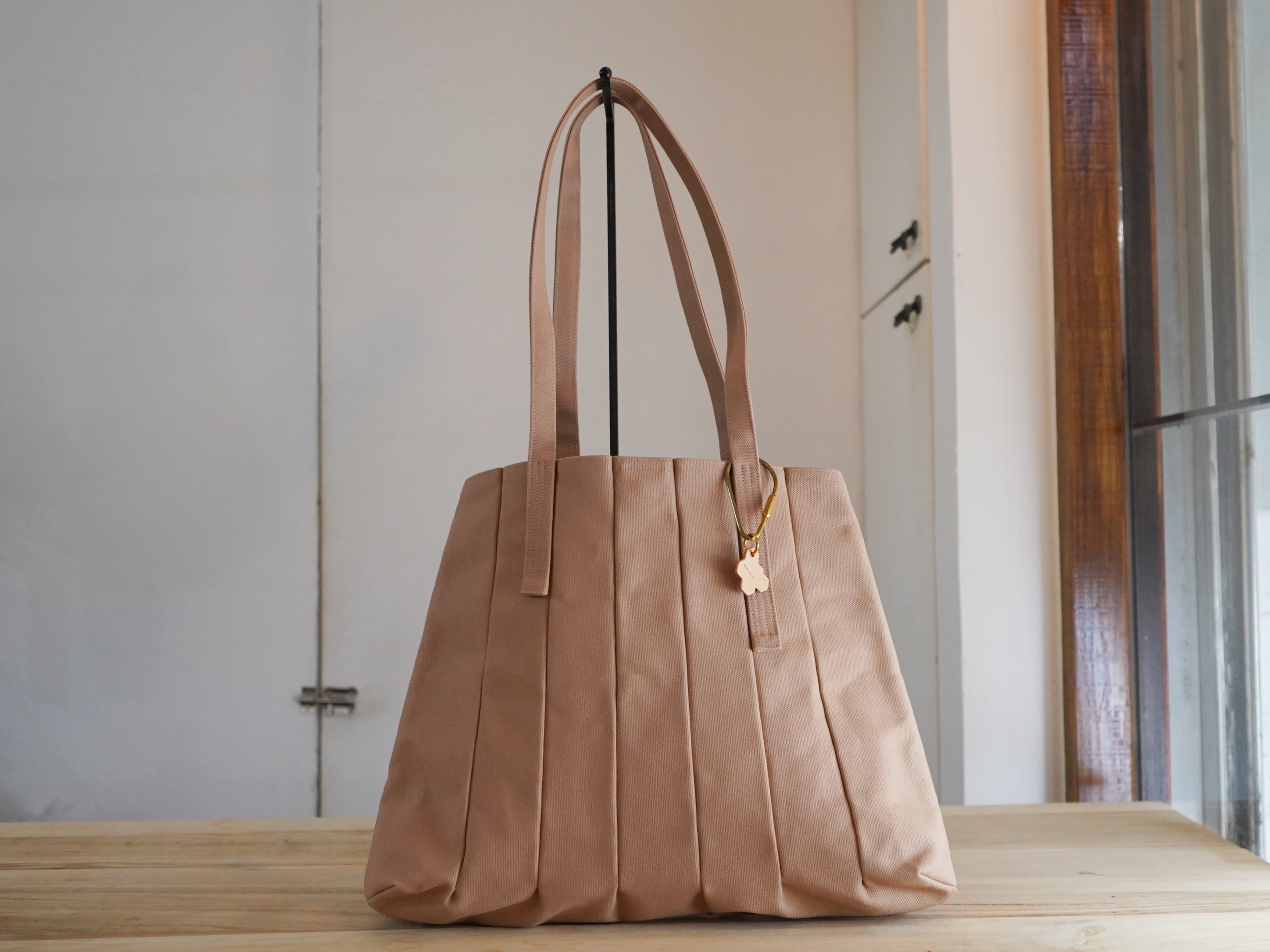 【福利品】99. 瑪德蓮肩背包 濃奶茶 5 折