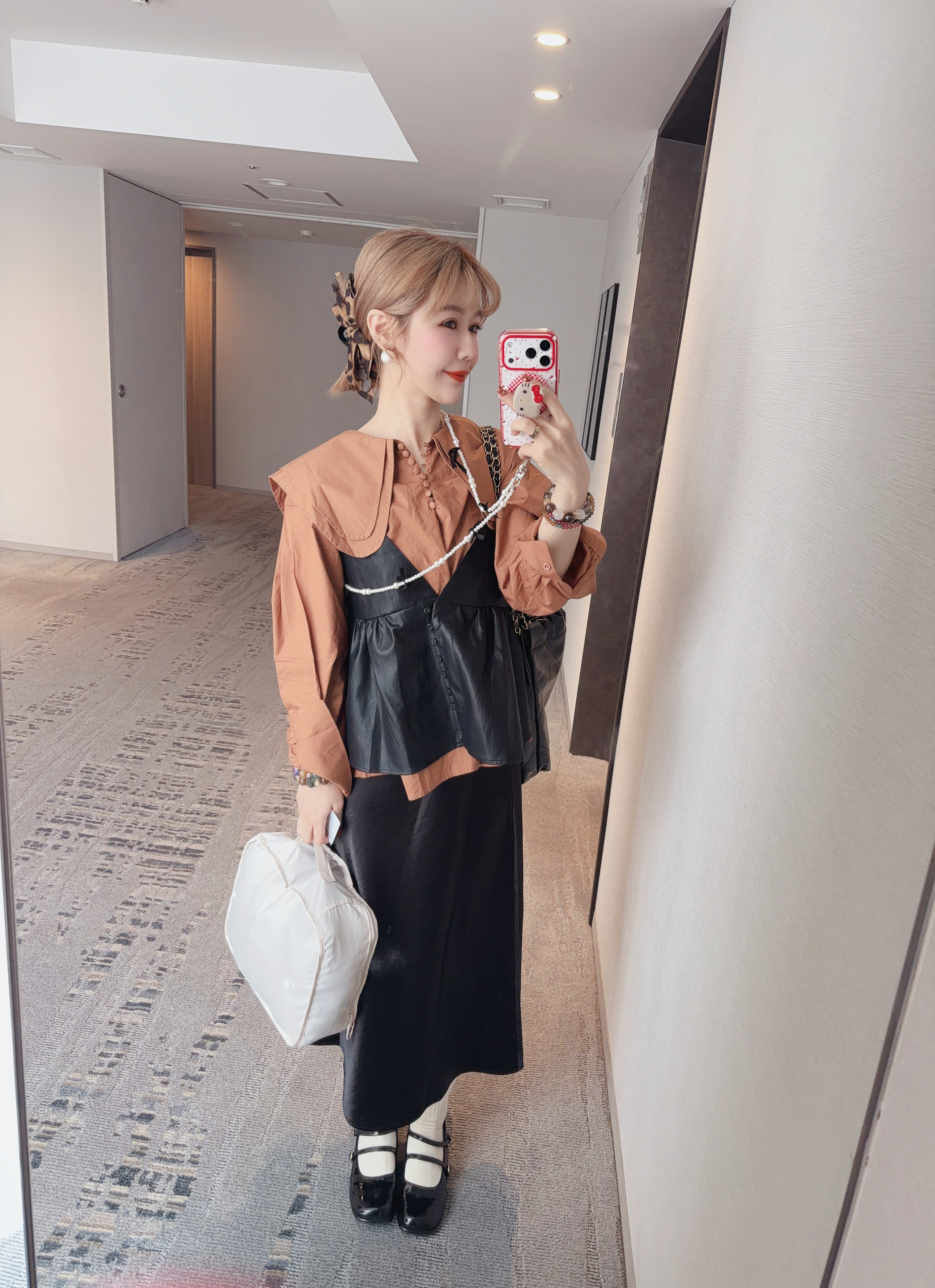 駝色大領口蓬蓬袖日系上衣