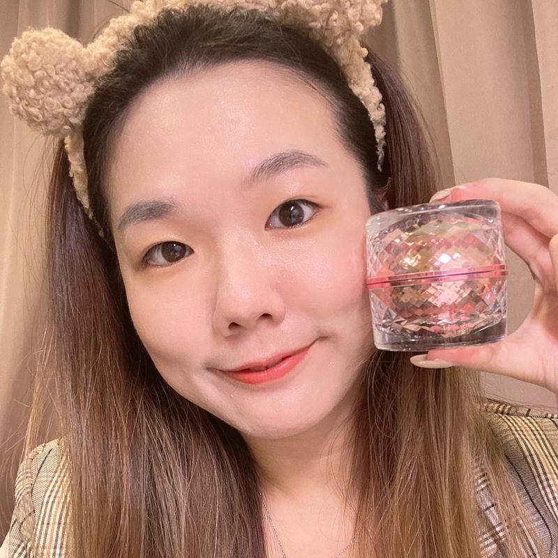 ♡網紅美美♡【愛咪模兒】自帶光采素妍霜