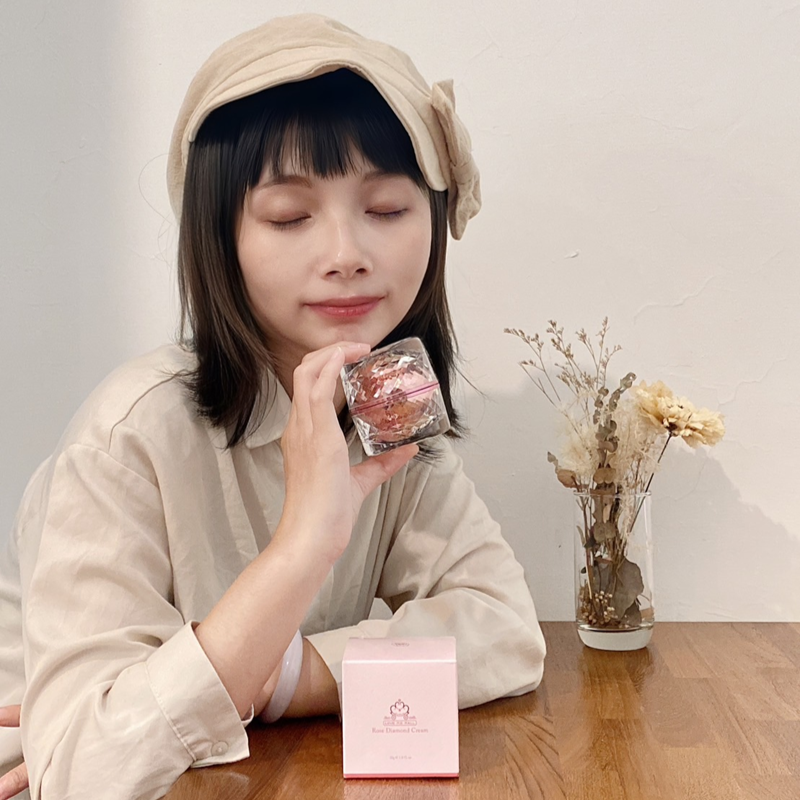 ♡網紅奈奈創♡【愛咪模兒】自帶光采素妍霜