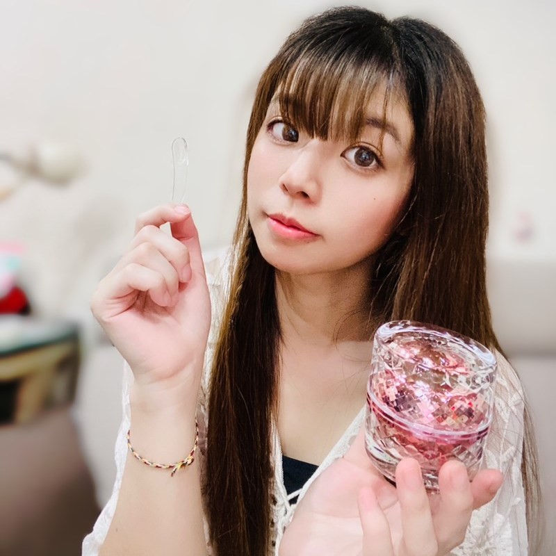 ♡網紅獅子♡【愛咪模兒】自帶光采素妍霜