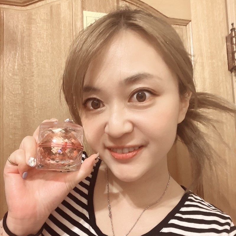 ♡網紅candy♡【愛咪模兒】自帶光采素妍霜