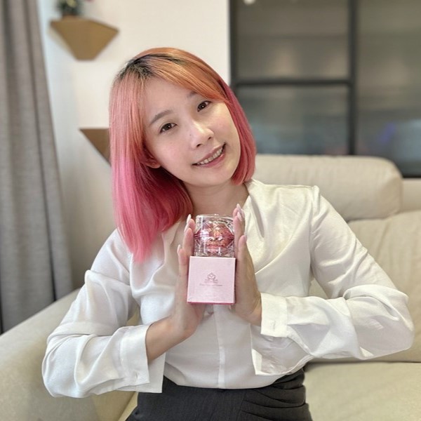 ♡網紅萱萱♡【愛咪模兒】自帶光采素妍霜