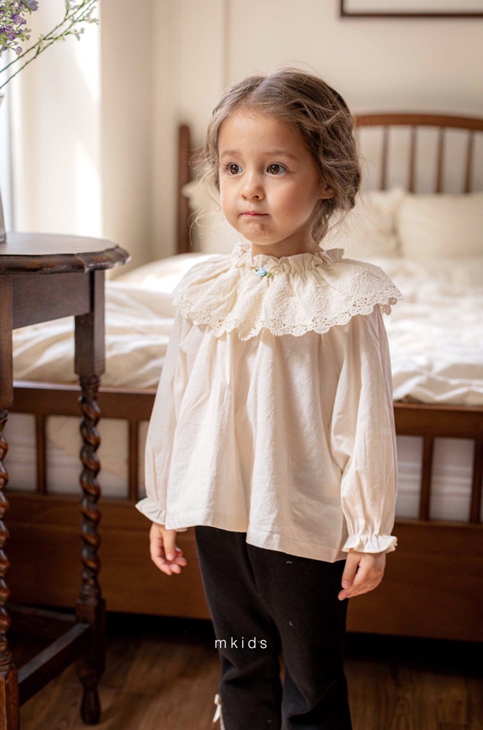 奶油蕾絲領長袖上衣2