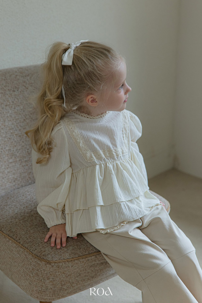 蕾絲領長袖上衣 (2色)12