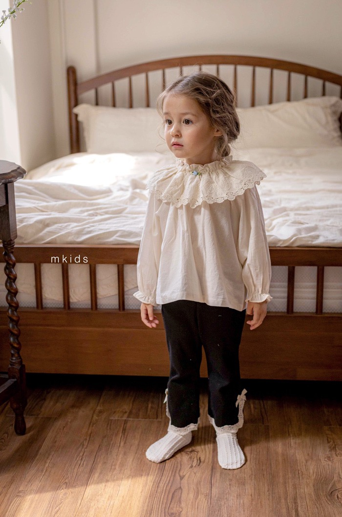 奶油蕾絲領長袖上衣3